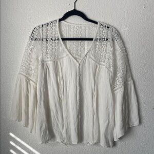 Lovestitch White Boho Floral Crochet
Bell Sleeve Peasant Top Size Medium